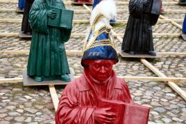 Der kleine, rote Luther mit der Kappe von Gunter